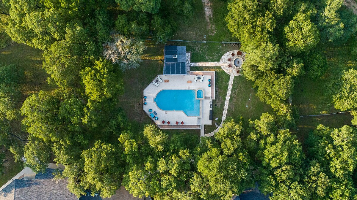 Whispering Oaks Estate Pool Cabana Firepit 10 Acre image 9