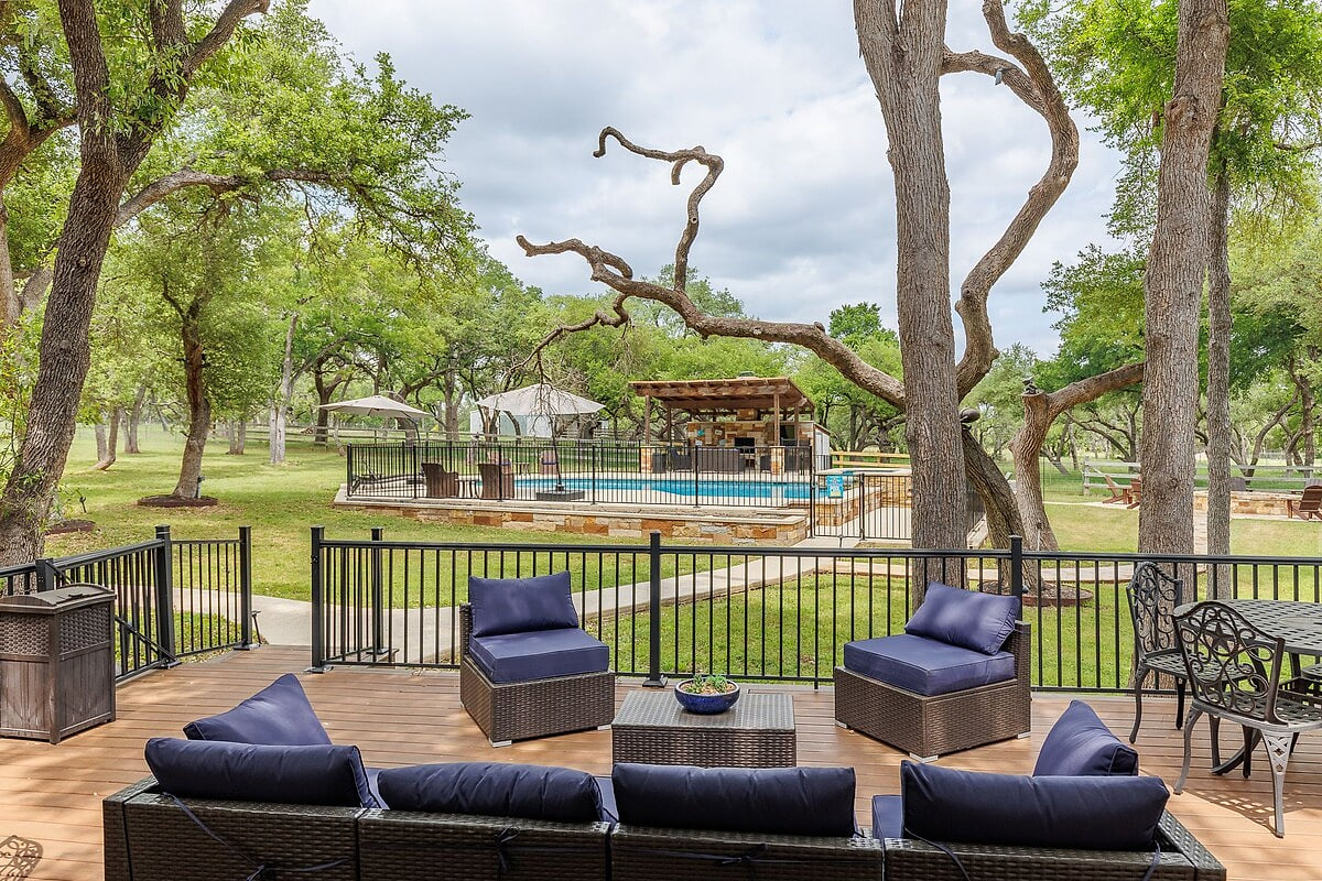 Whispering Oaks Estate Pool Cabana Firepit 10 Acre image 141
