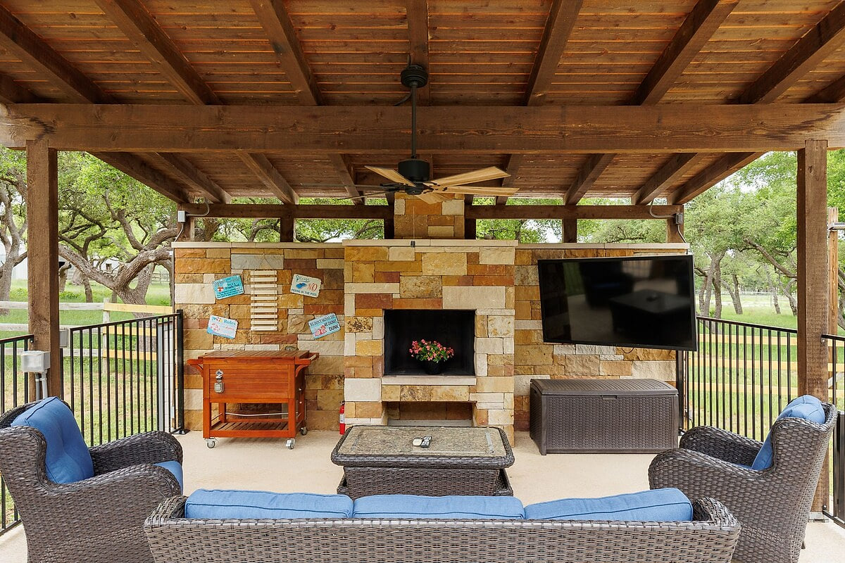 Whispering Oaks Estate Pool Cabana Firepit 10 Acre image 138