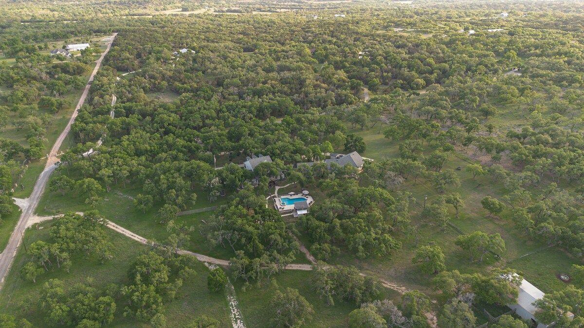 Whispering Oaks Estate Pool Cabana Firepit 10 Acre image 201