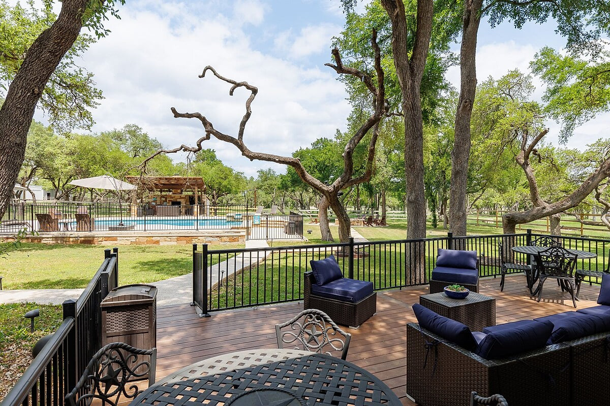 Whispering Oaks Estate Pool Cabana Firepit 10 Acre image 143