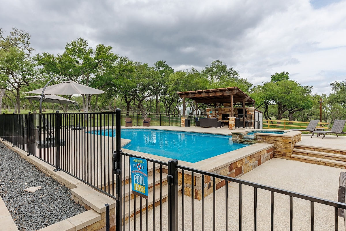 Whispering Oaks Estate Pool Cabana Firepit 10 Acre image 196