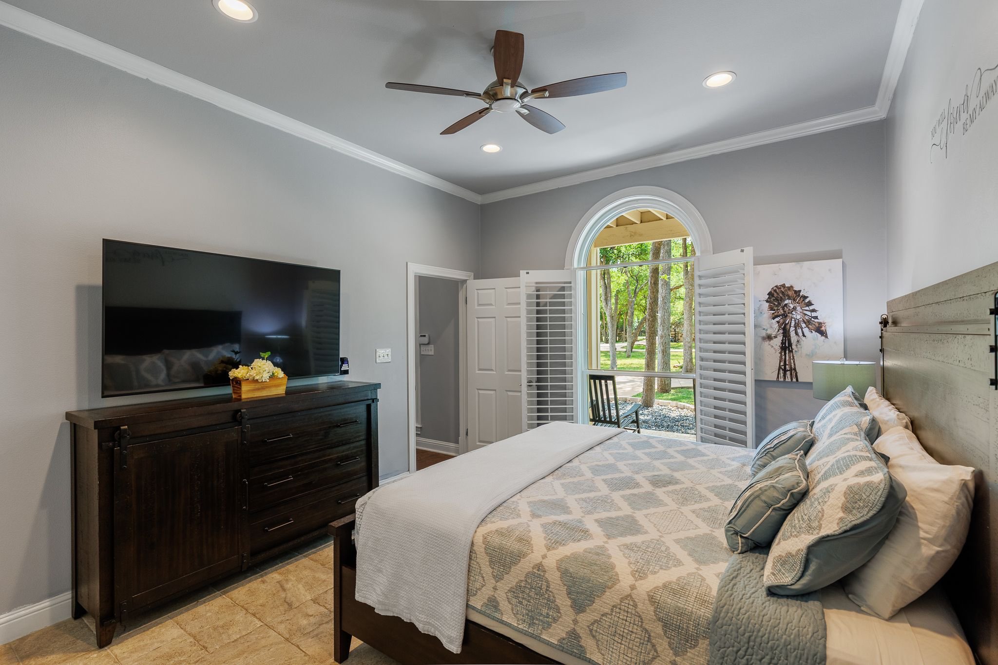 Whispering Oaks Estate