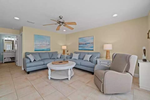 3 BR w/ Loft, Pool & VIEWS! New Listing