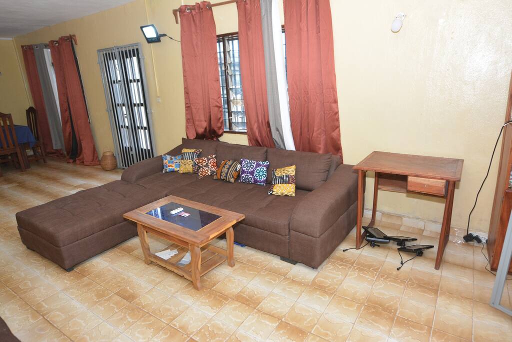 Two Bedrooms on the Second Floor in Entire House! - Porto-Novo