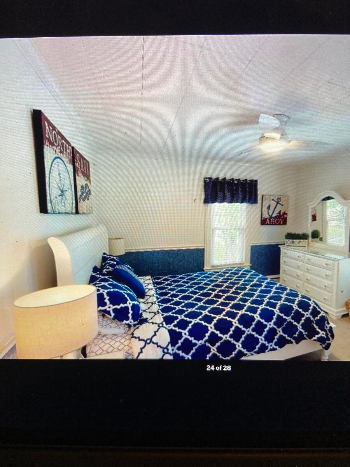 4 BR Lake Front home, Private Dock, Huge Yard!