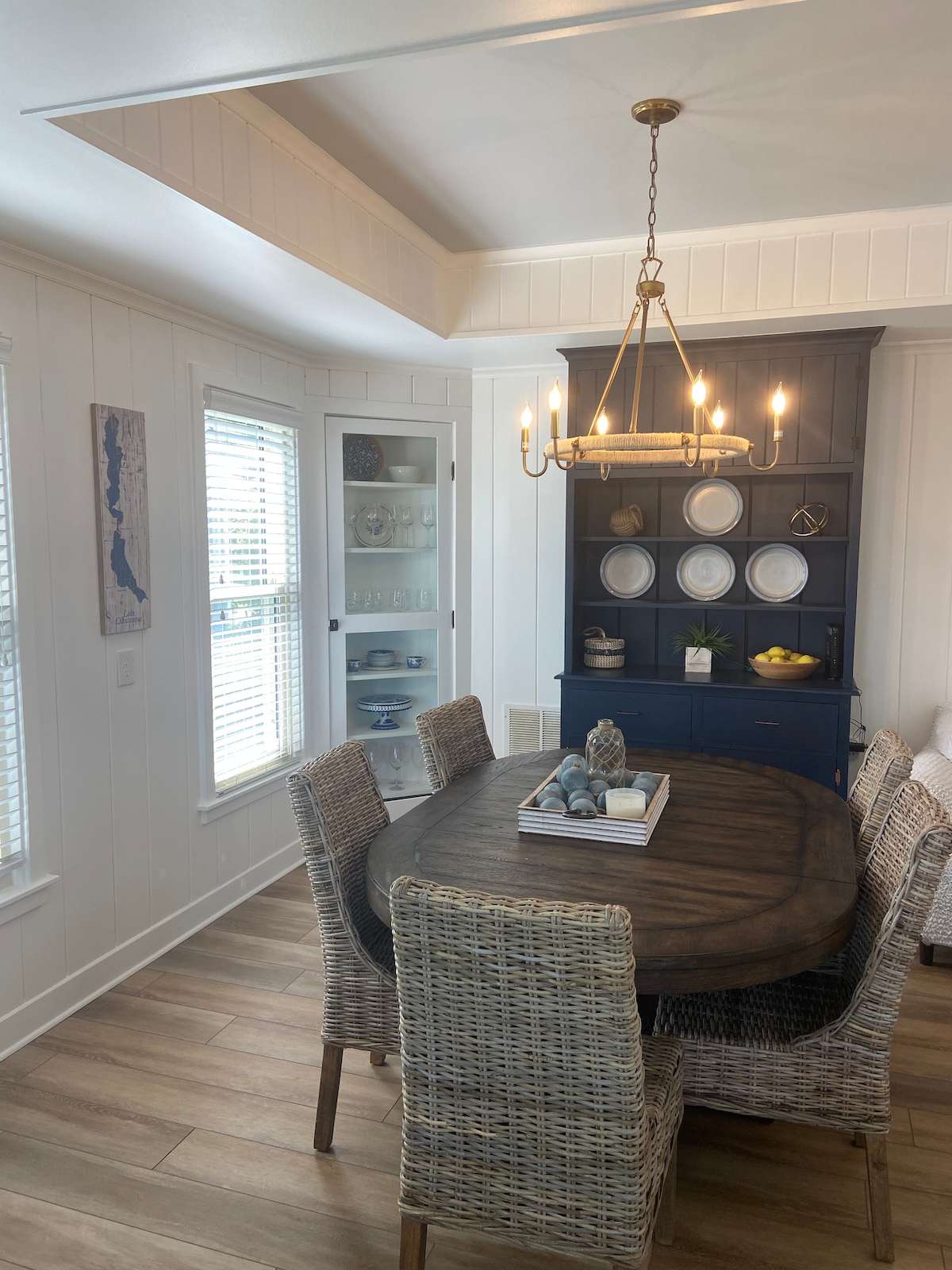 4 BR Lake Front home, Private Dock, Huge Yard!