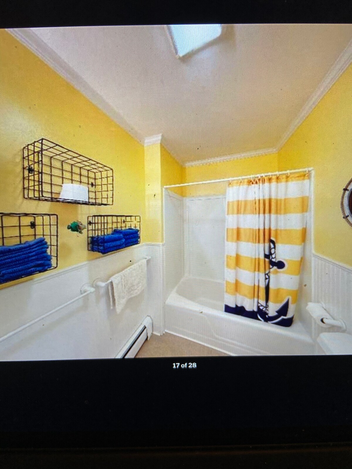 4 BR Lake Front home, Private Dock, Huge Yard!