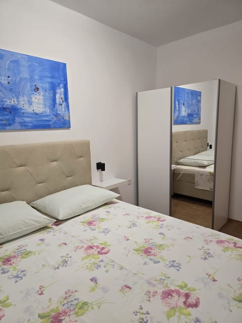 Apartments Sunflower by the sea - Unit 377683-13