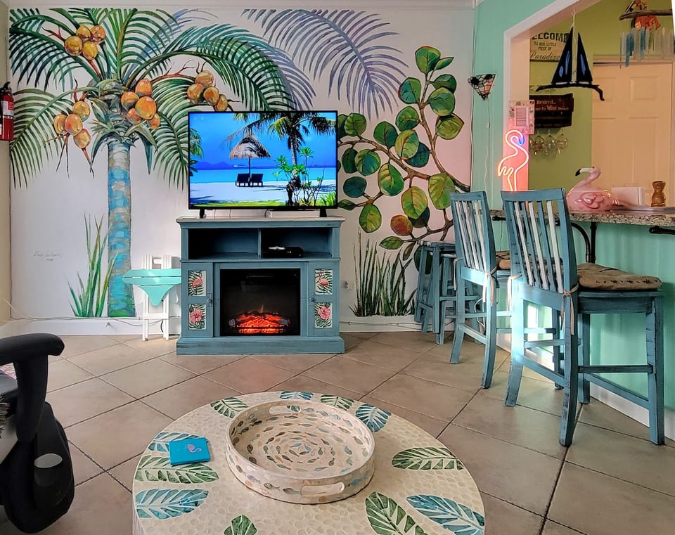 Flamingo House Oasis Tropical Piste Cyclable Court de Tennis - St. Petersburg