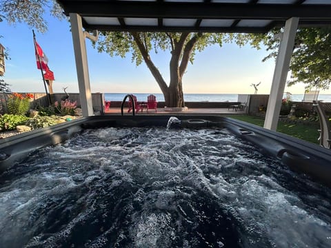 Peaceful Point Lakehouse with Hot tub