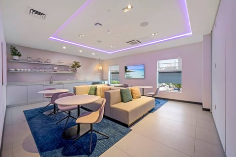 Luxury Downtown Condo w/ Pool, Gym, City Views