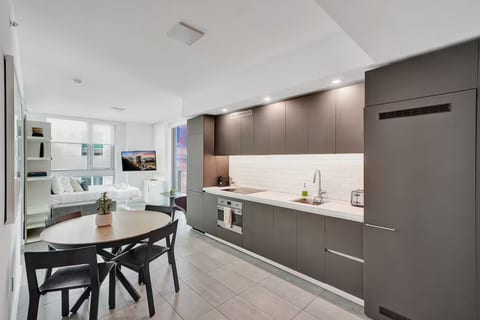 Luxury Downtown Condo w/ Pool, Gym, City Views