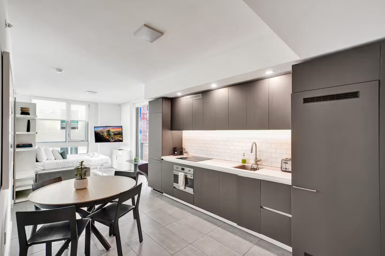 luxury-downtown-condo-w-pool-gym-city-views/