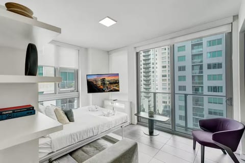 Luxury Downtown Condo w/ Pool, Gym, City Views