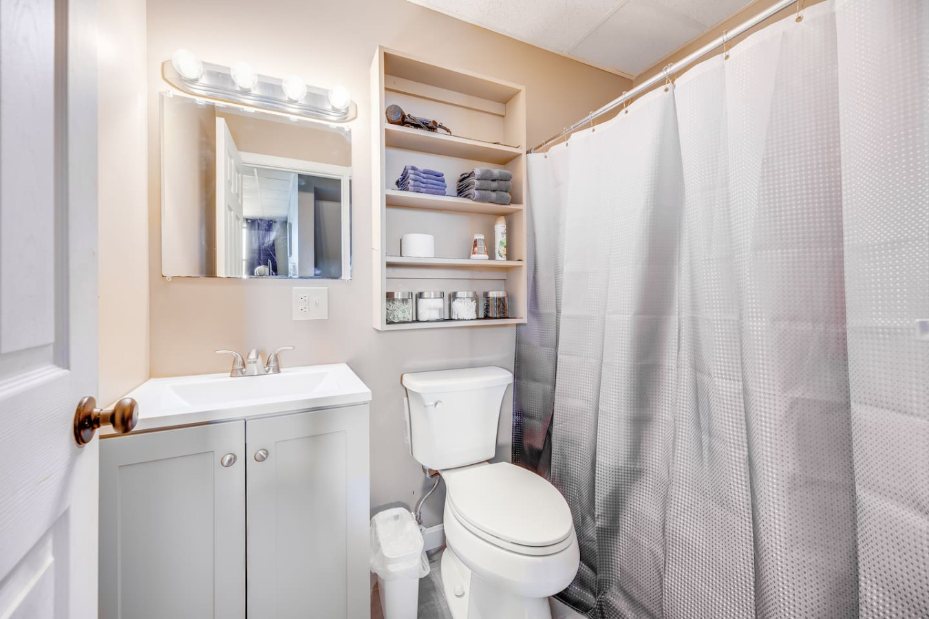 Spacious 4BD | Sleeps 8 | Only Minutes to Bangor