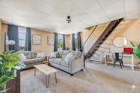 Warm & Stylish 4BR Retreat w/ Modern Workspace