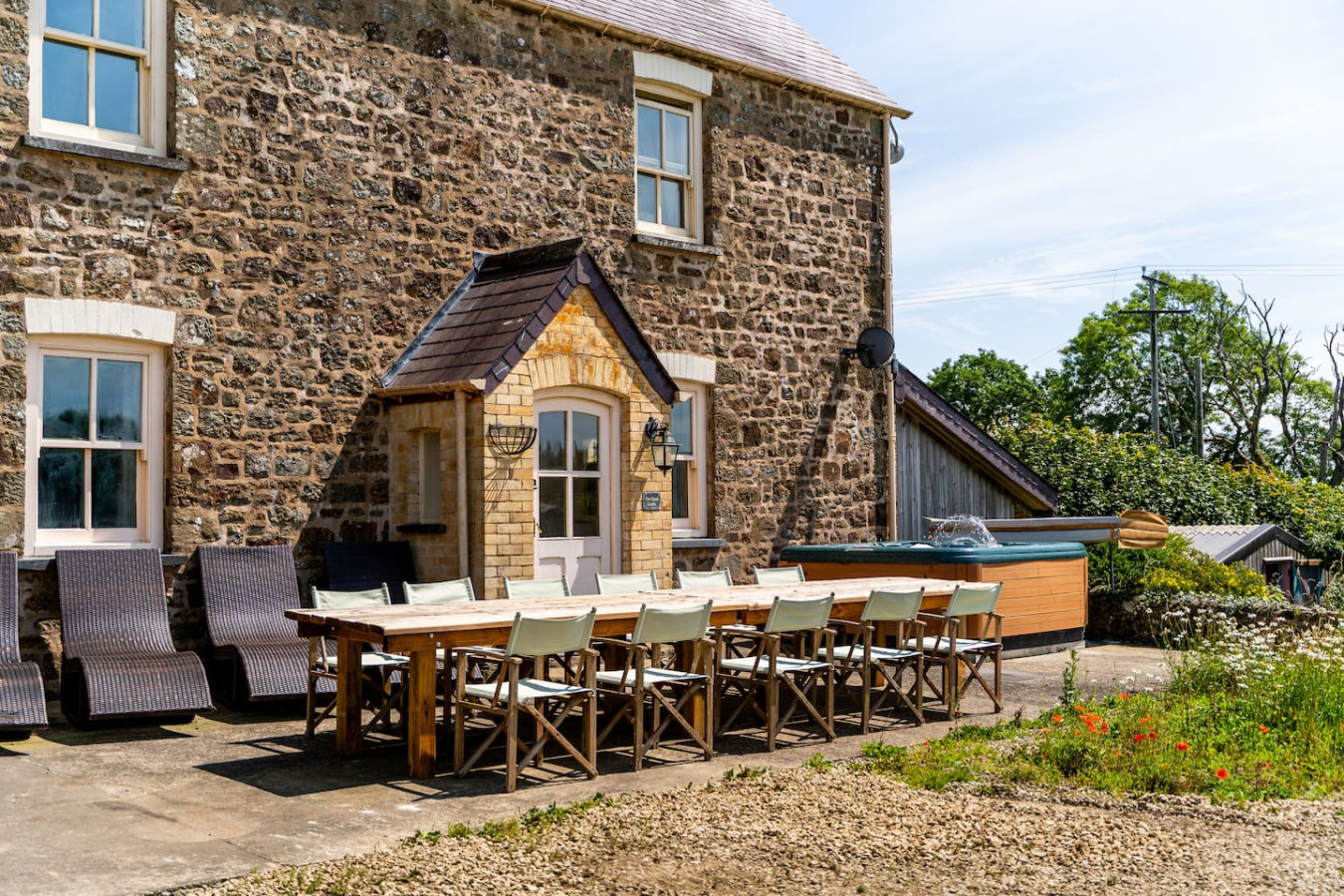 The Good Look - Charming Rural Escape | Hot Tub | Play Room |BBQ - Llawhaden