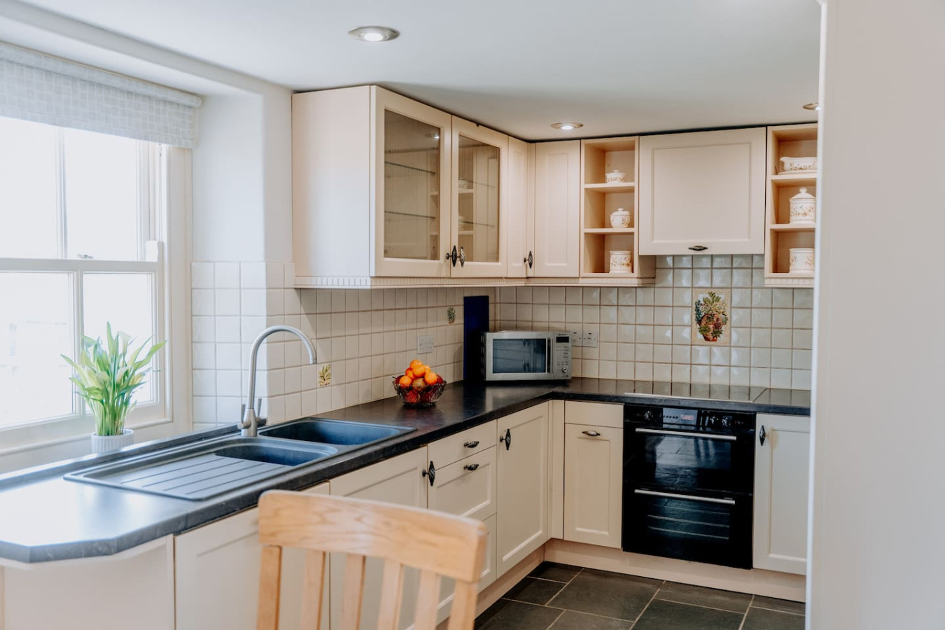 The Good Look - Charming Rural Escape | Hot Tub | Play Room |BBQ - Llawhaden