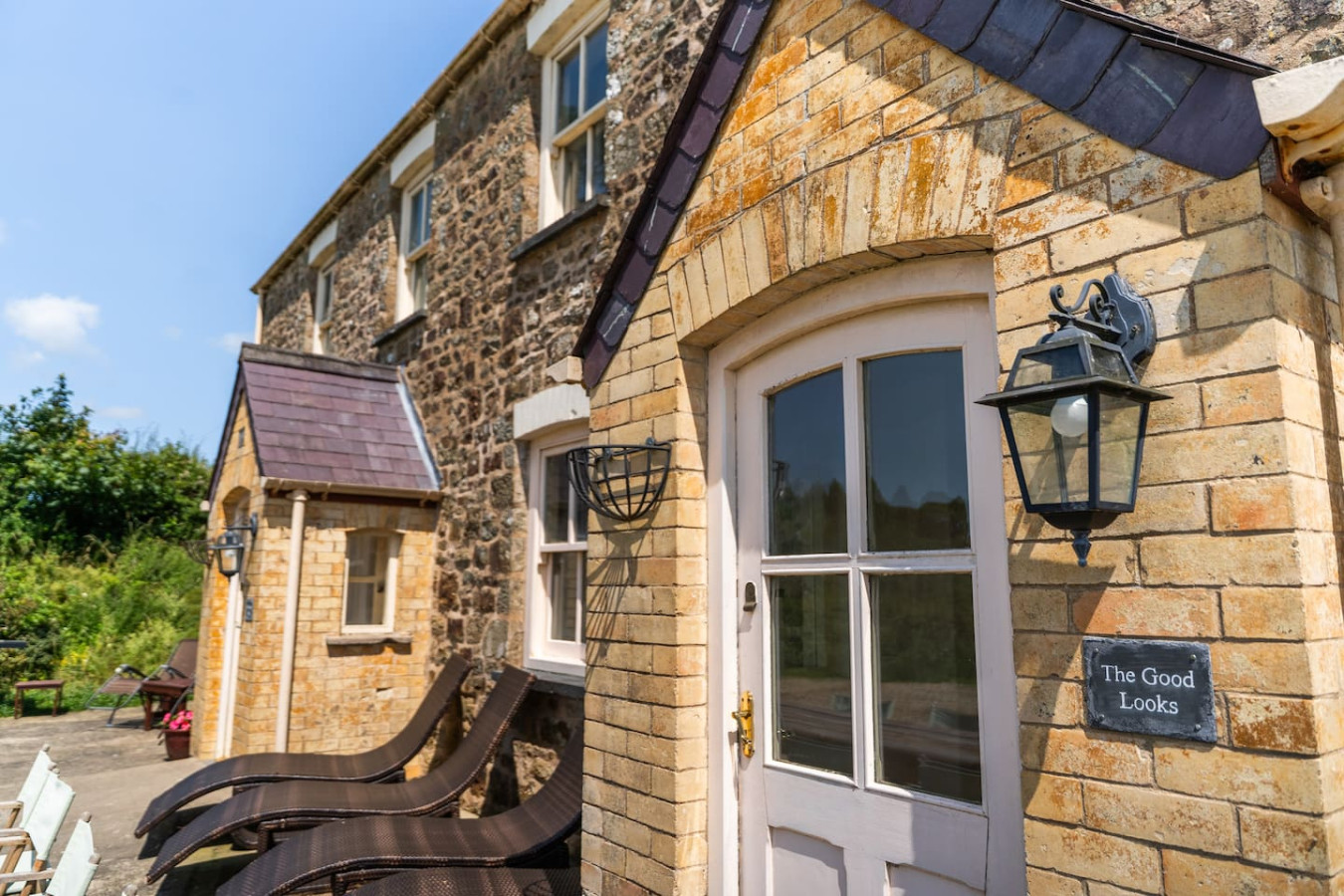 The Good Look - Charming Rural Escape | Hot Tub | Play Room |BBQ - Llawhaden