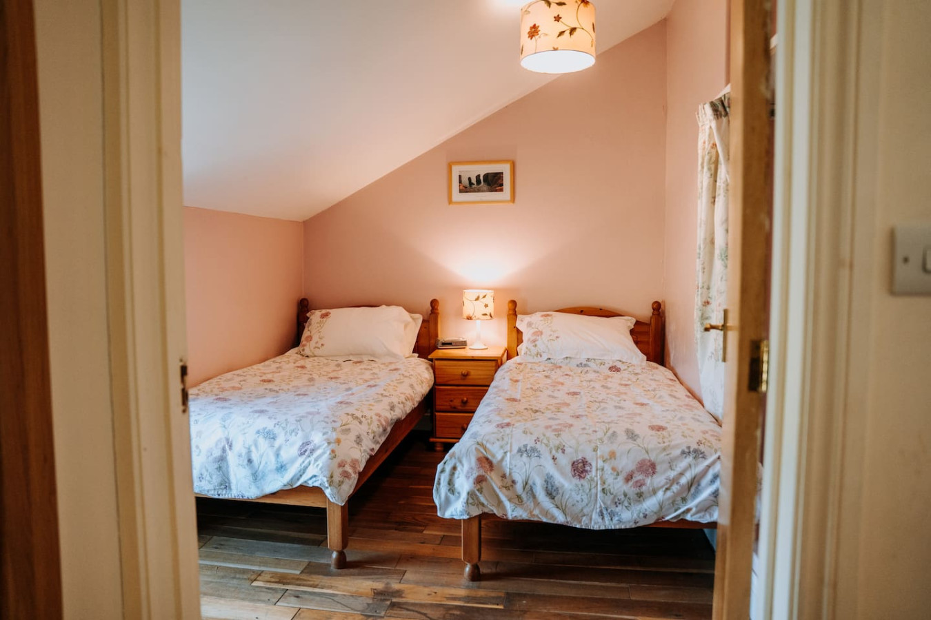 The Good Look - Charming Rural Escape | Hot Tub | Play Room |BBQ - Llawhaden