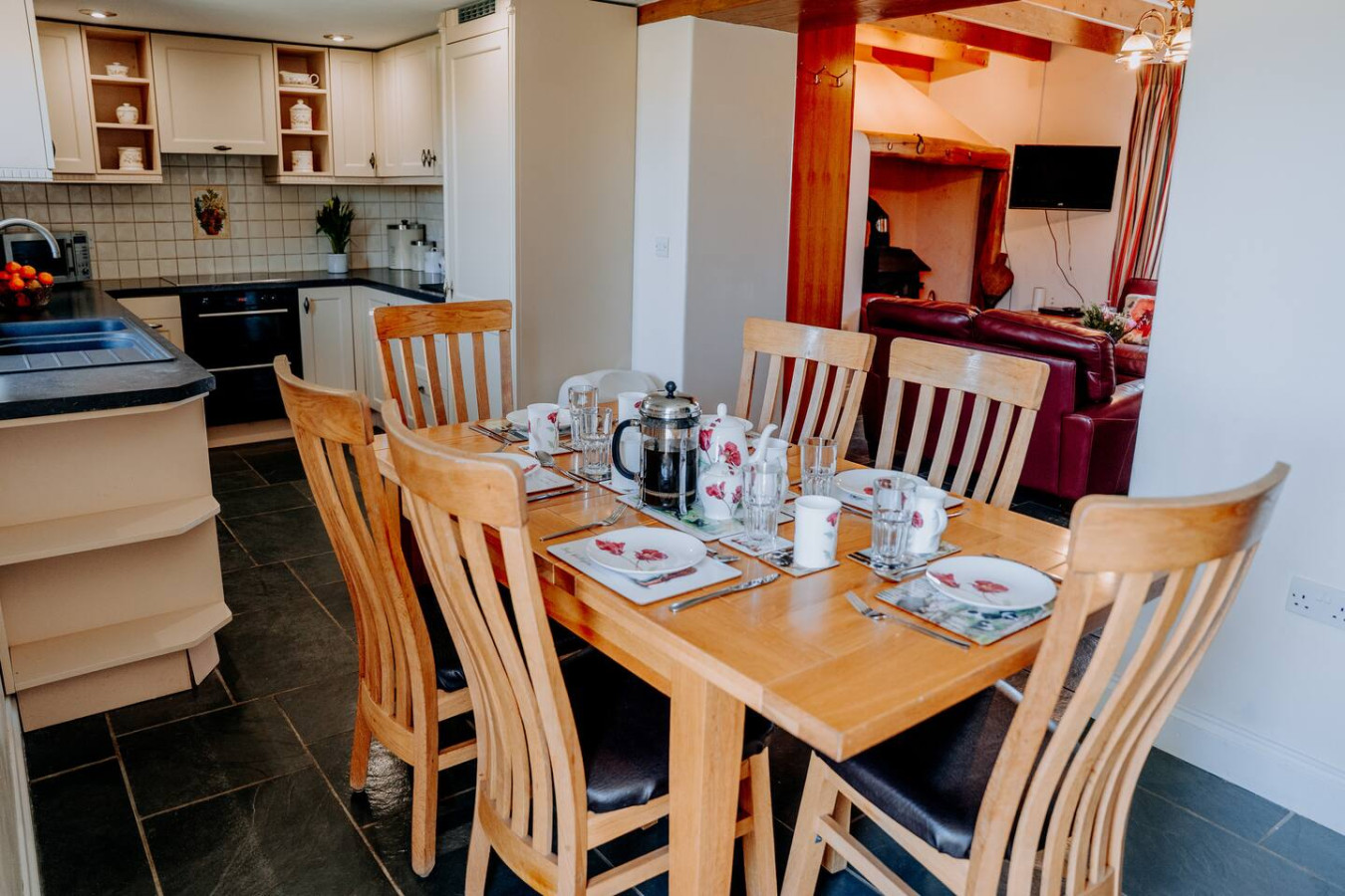 The Good Look - Charming Rural Escape | Hot Tub | Play Room |BBQ - Llawhaden