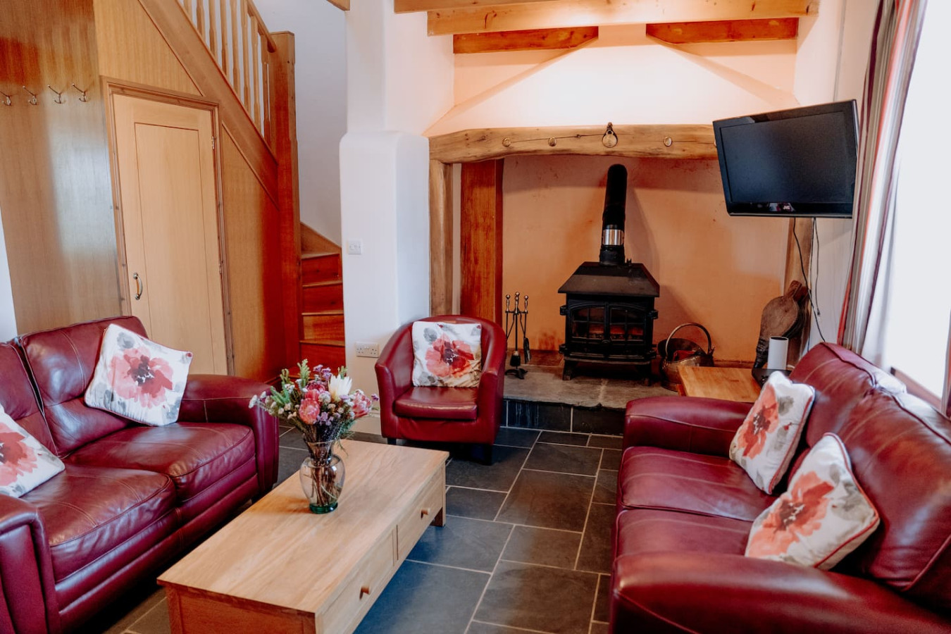 The Good Look - Charming Rural Escape | Hot Tub | Play Room |BBQ - Llawhaden