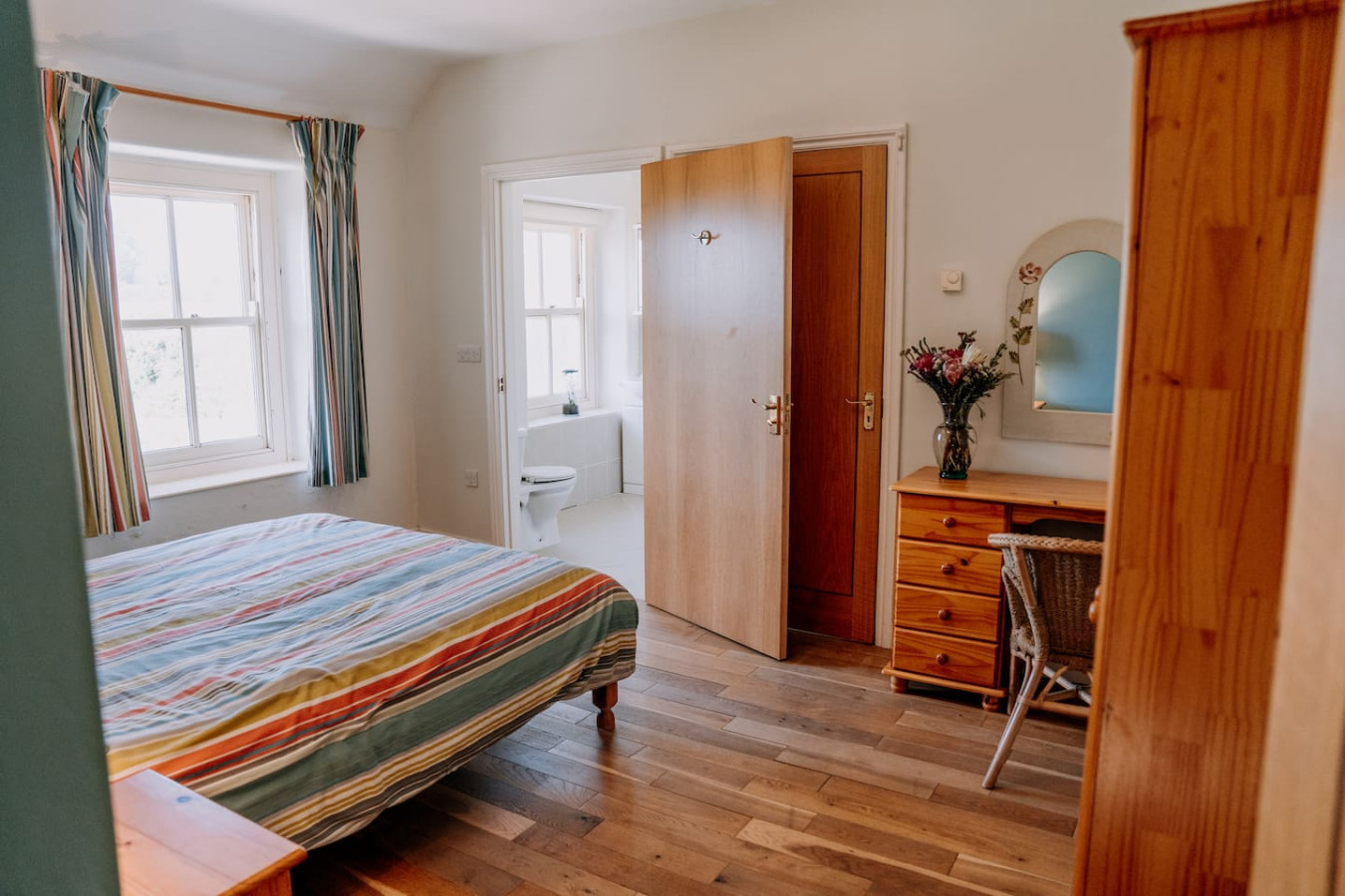 The Good Look - Charming Rural Escape | Hot Tub | Play Room |BBQ - Llawhaden