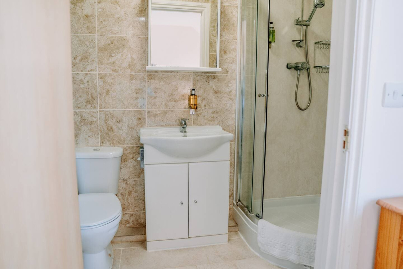 The Good Look - Charming Rural Escape | Hot Tub | Play Room |BBQ - Llawhaden