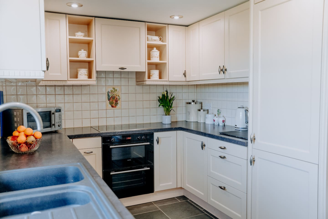 The Good Look - Charming Rural Escape | Hot Tub | Play Room |BBQ - Llawhaden