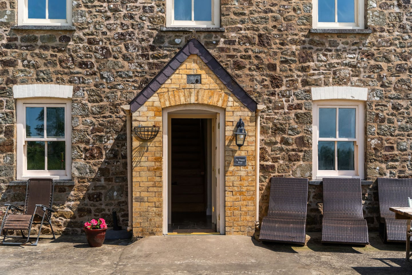 The Good Look - Charming Rural Escape | Hot Tub | Play Room |BBQ - Llawhaden