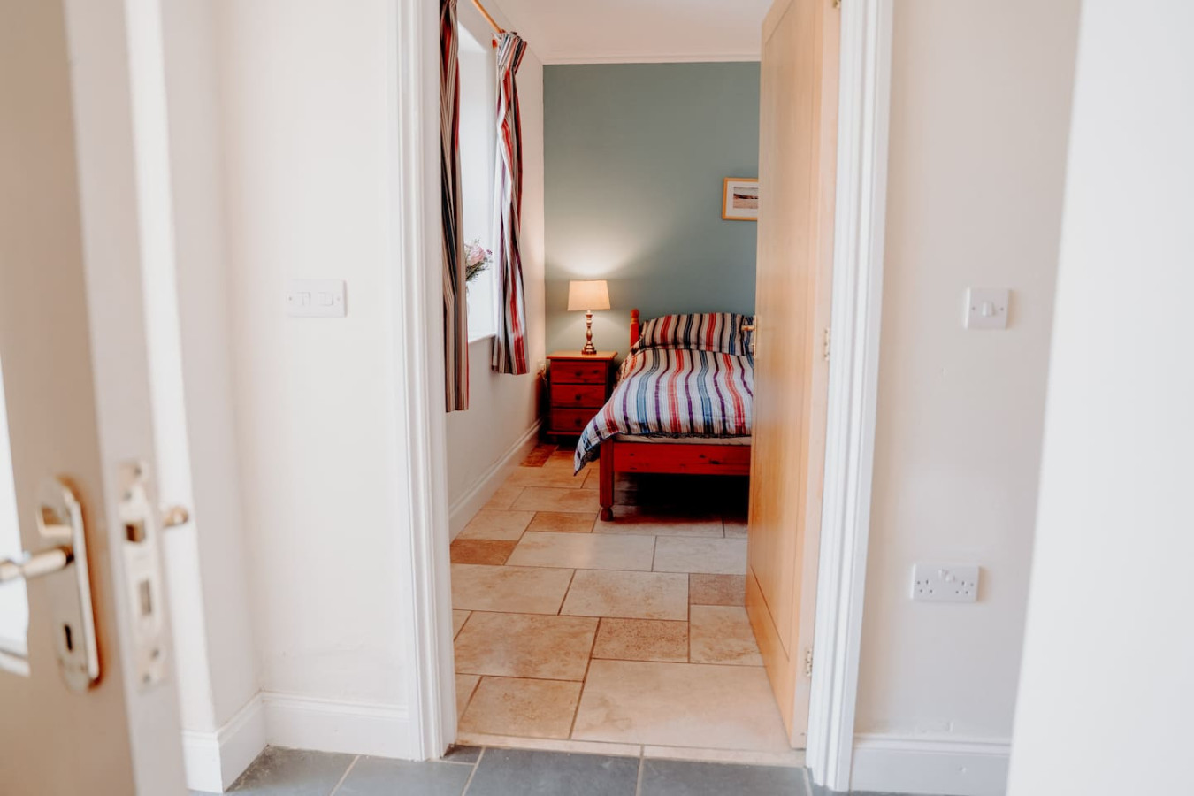 Potterslade Cottage - Spacious Farmhouse Retreat with Hot Tub, sleeps 12 - Llawhaden