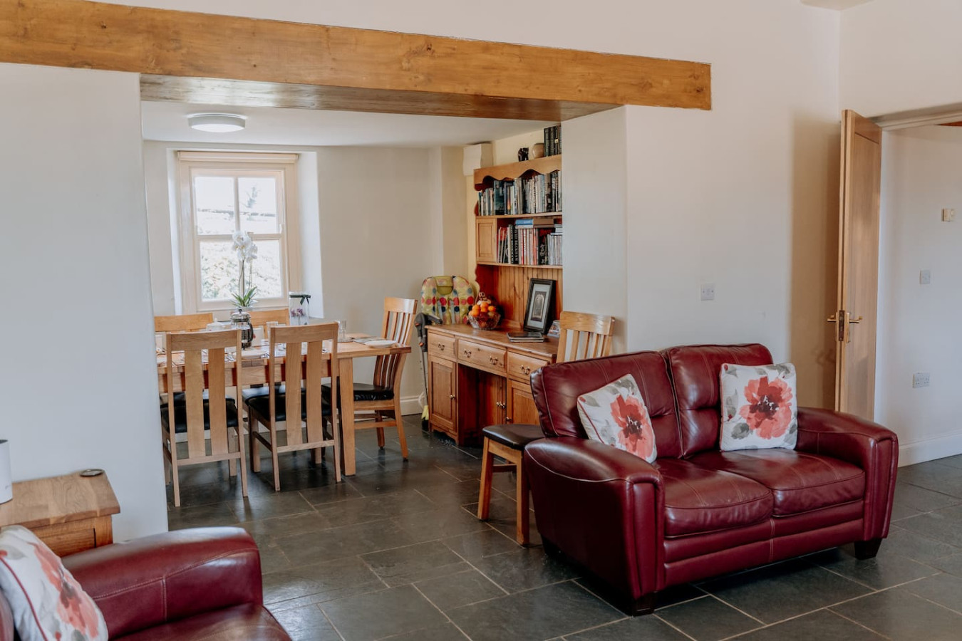Potterslade Cottage - Spacious Farmhouse Retreat with Hot Tub, sleeps 12 - Llawhaden