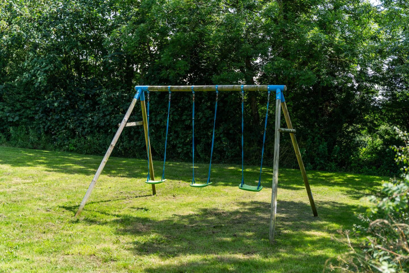 Potterslade Cottage - Spacious Farmhouse Retreat with Hot Tub, sleeps 12 - Llawhaden