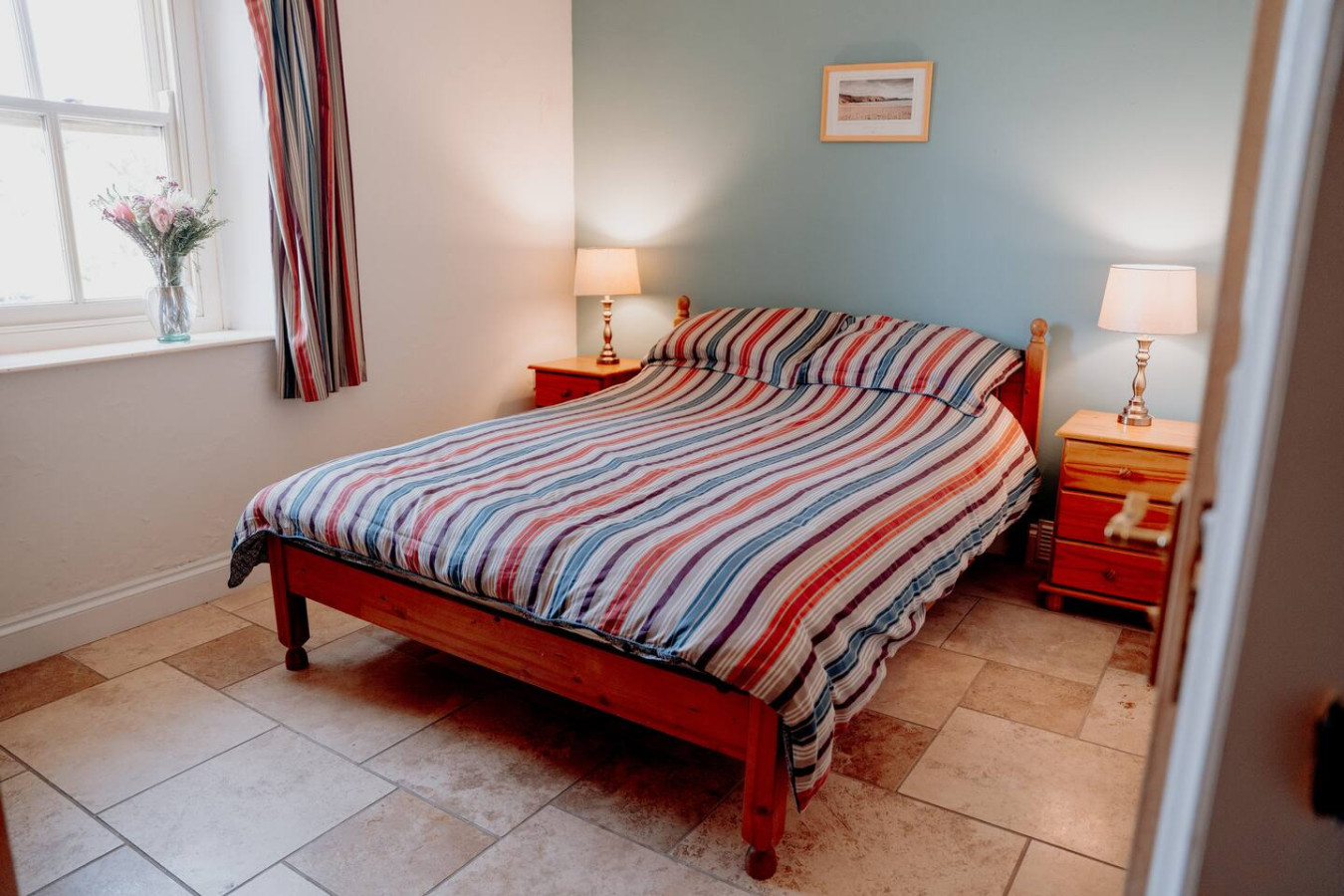 Potterslade Cottage - Spacious Farmhouse Retreat with Hot Tub, sleeps 12 - Llawhaden