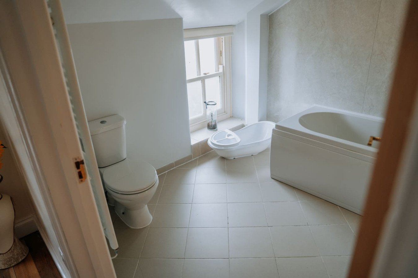 Potterslade Cottage - Spacious Farmhouse Retreat with Hot Tub, sleeps 12 - Llawhaden