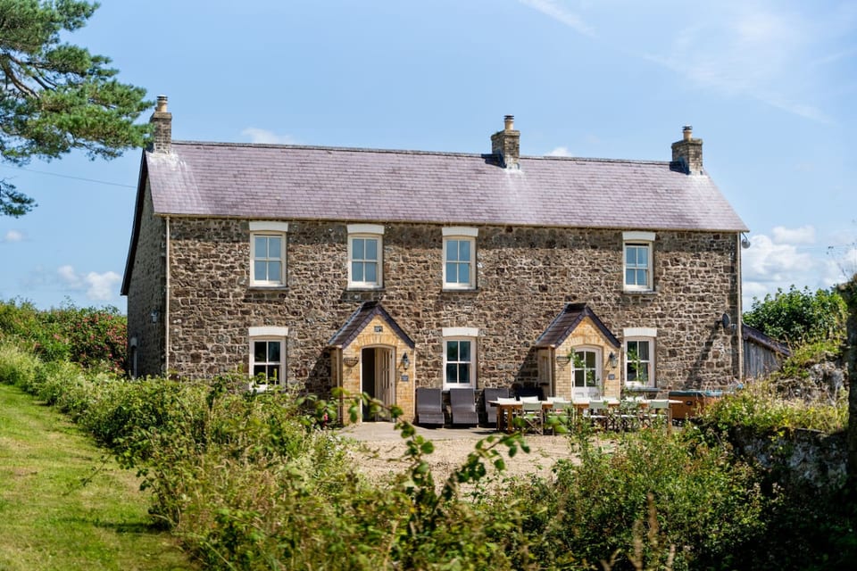 Potterslade Cottage - Geräumiges Landhaus-Retreat mit Whirlpool, für 12 Personen geeignet - Llawhaden