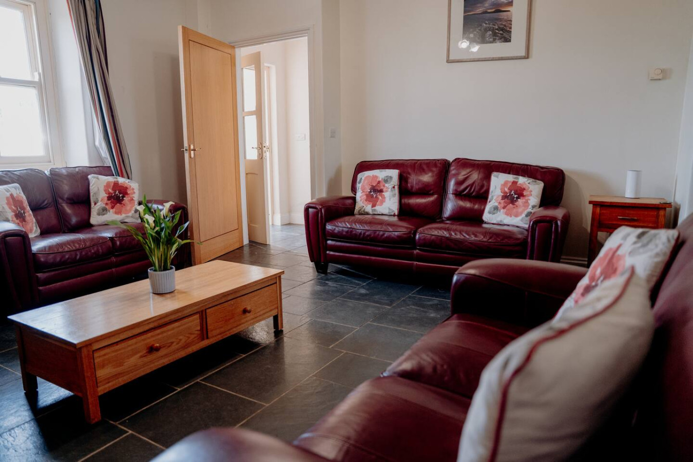 Potterslade Cottage - Spacious Farmhouse Retreat with Hot Tub, sleeps 12 - Llawhaden
