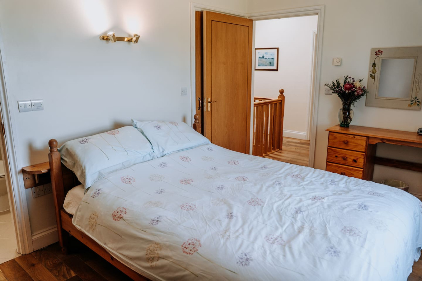 Potterslade Cottage - Spacious Farmhouse Retreat with Hot Tub, sleeps 12 - Llawhaden