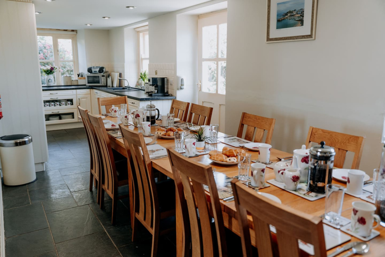 Potterslade Cottage - Spacious Farmhouse Retreat with Hot Tub, sleeps 12 - Llawhaden