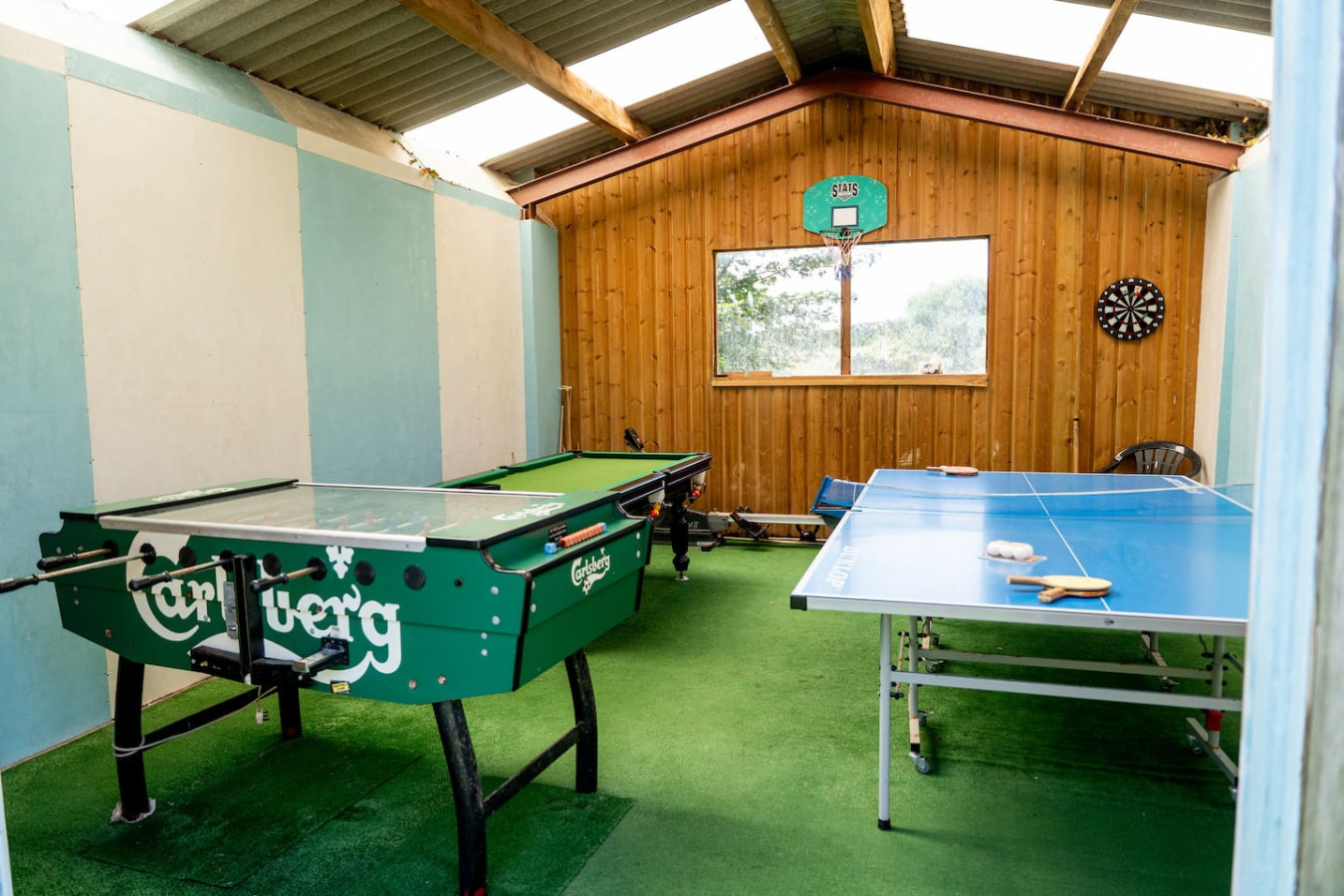 Potterslade Cottage - Spacious Farmhouse Retreat with Hot Tub, sleeps 12 - Llawhaden