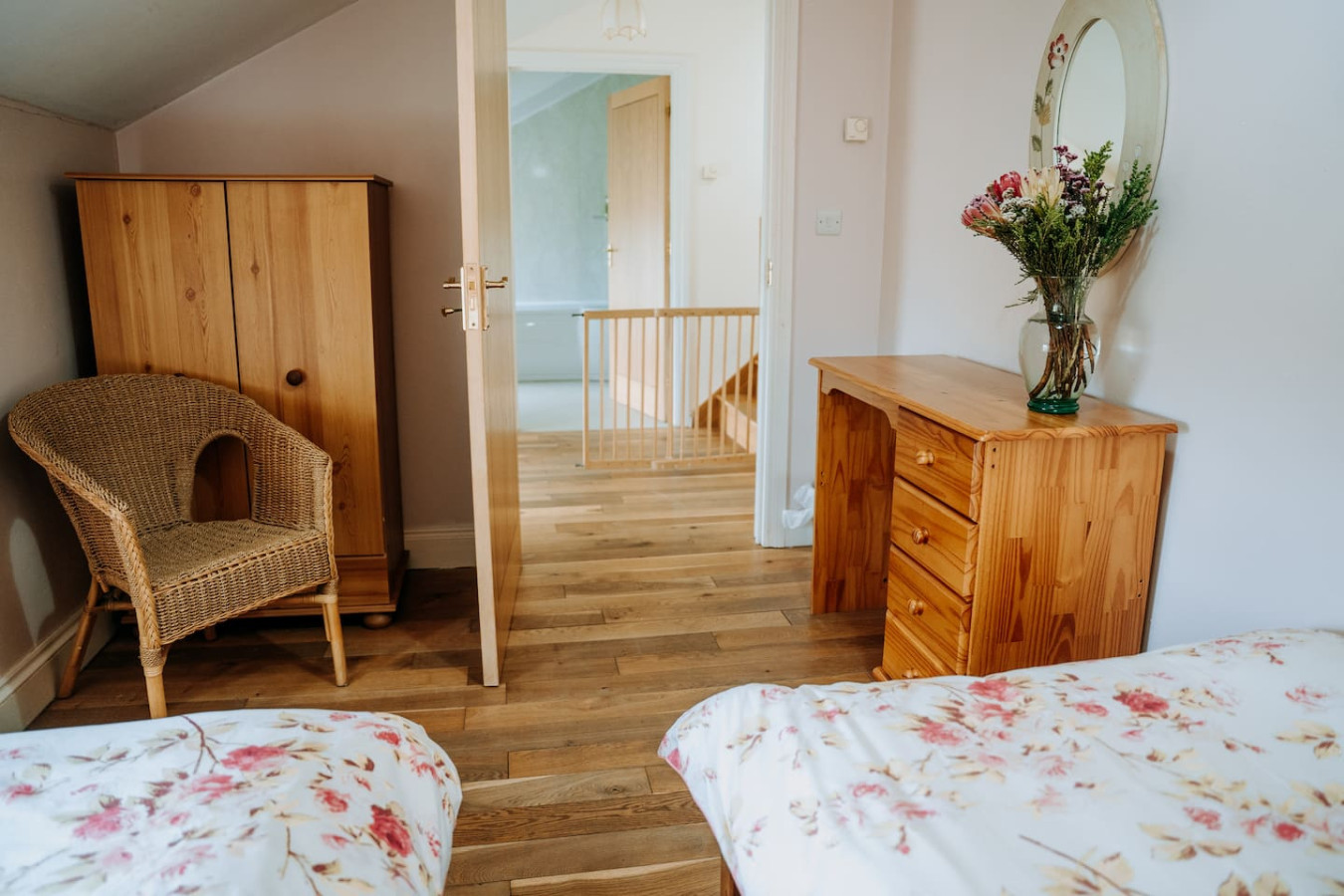 Potterslade Cottage - Spacious Farmhouse Retreat with Hot Tub, sleeps 12 - Llawhaden