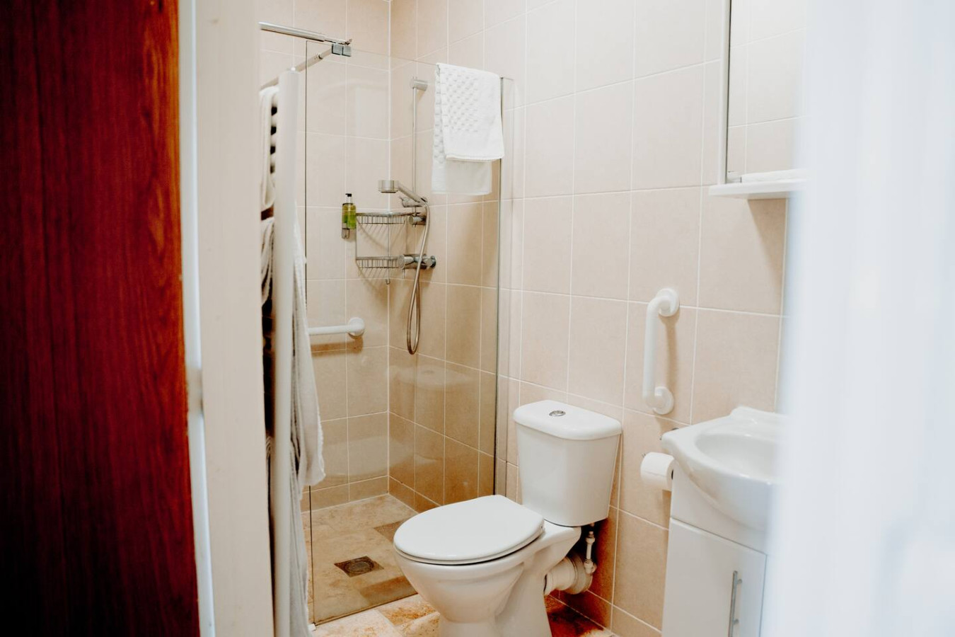 Potterslade Cottage - Spacious Farmhouse Retreat with Hot Tub, sleeps 12 - Llawhaden