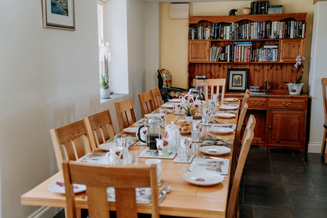 Potterslade Cottage - Spacious Farmhouse Retreat with Hot Tub, sleeps 12 - Llawhaden