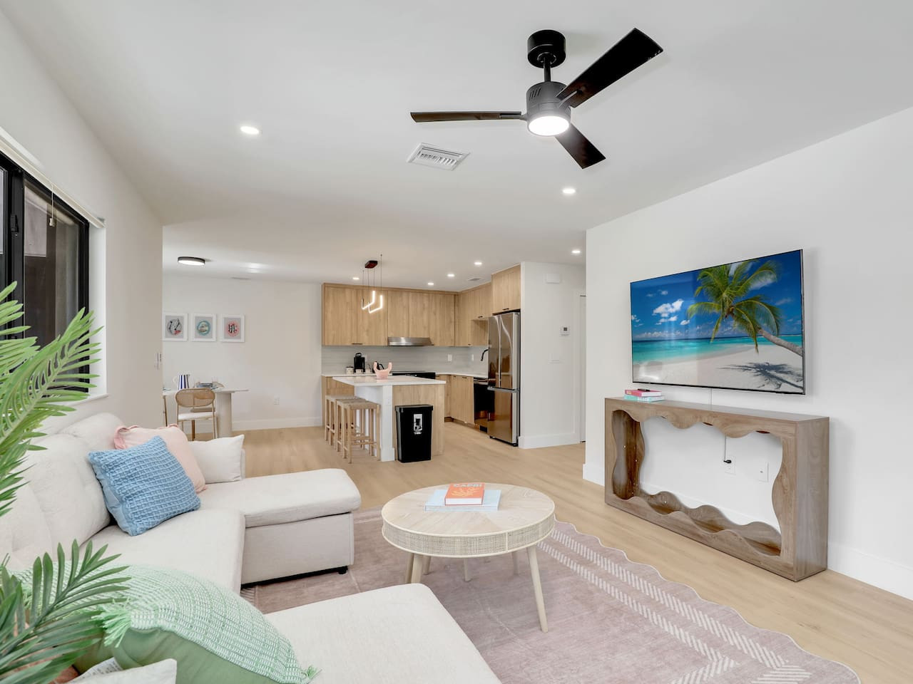 villa-sole-by-downtown-and-beach/