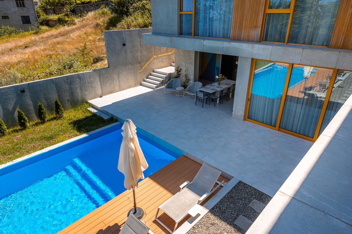 villa-tabori-hill-7br-villa-near-old-city/