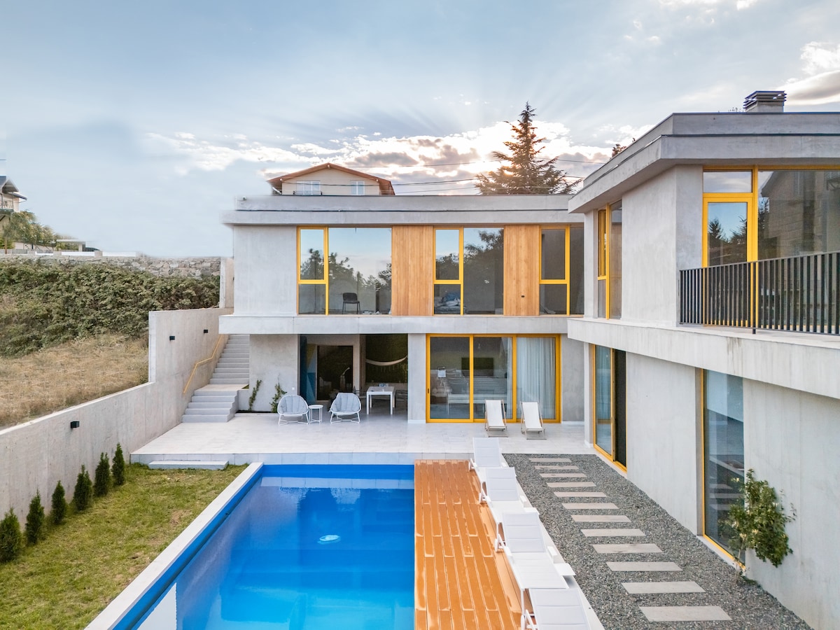 villa-tabori-hill-7br-villa-near-old-city/