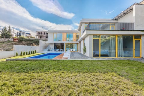Villa Tabori Hill | 7BR Villa Near Old City