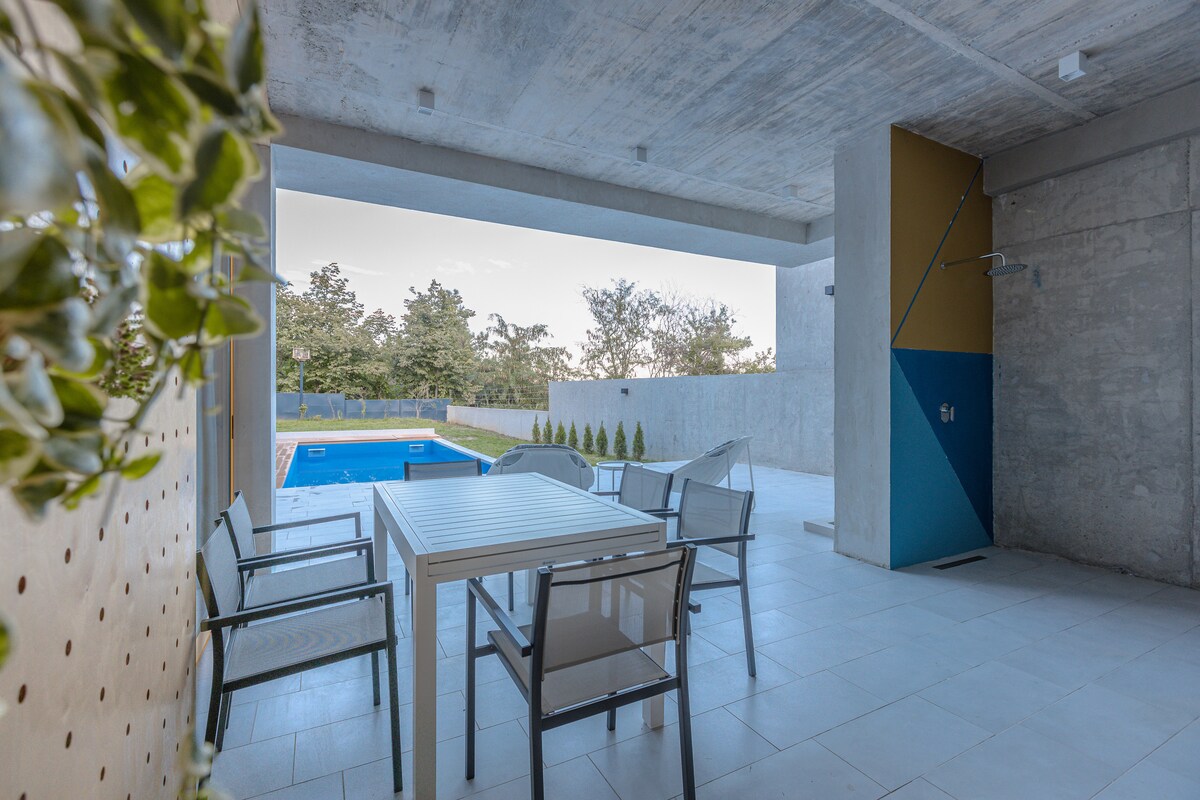 villa-tabori-hill-7br-villa-near-old-city/