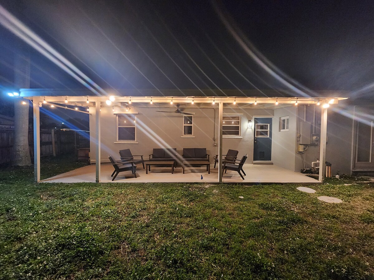 Cristy's Beach House - Pompano Beach